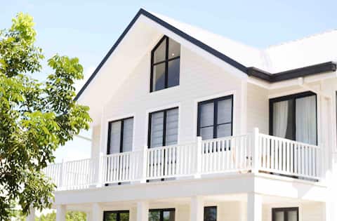 Tagaytay Country-home style Villa with pool