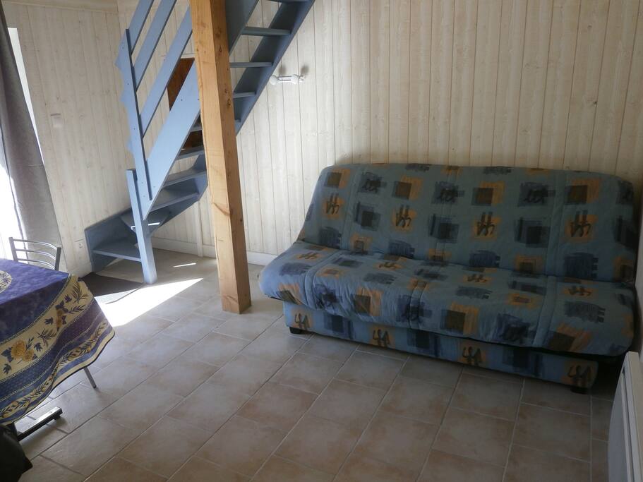 Canapé-lit (pour éventuel couchage supplémentaire)...