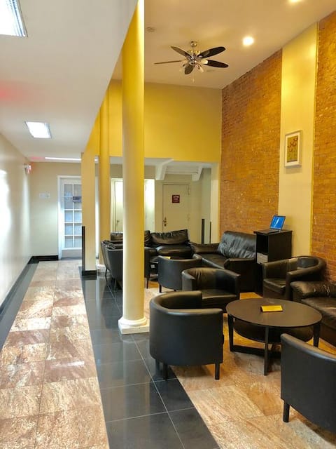 Top performing Airbnb: Midtown Studio near Times Sq & Koreatown in Midtown South Flatiron Union Square