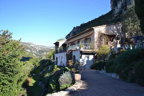 Entire 4-Bedroom House with Sea and Mountain View