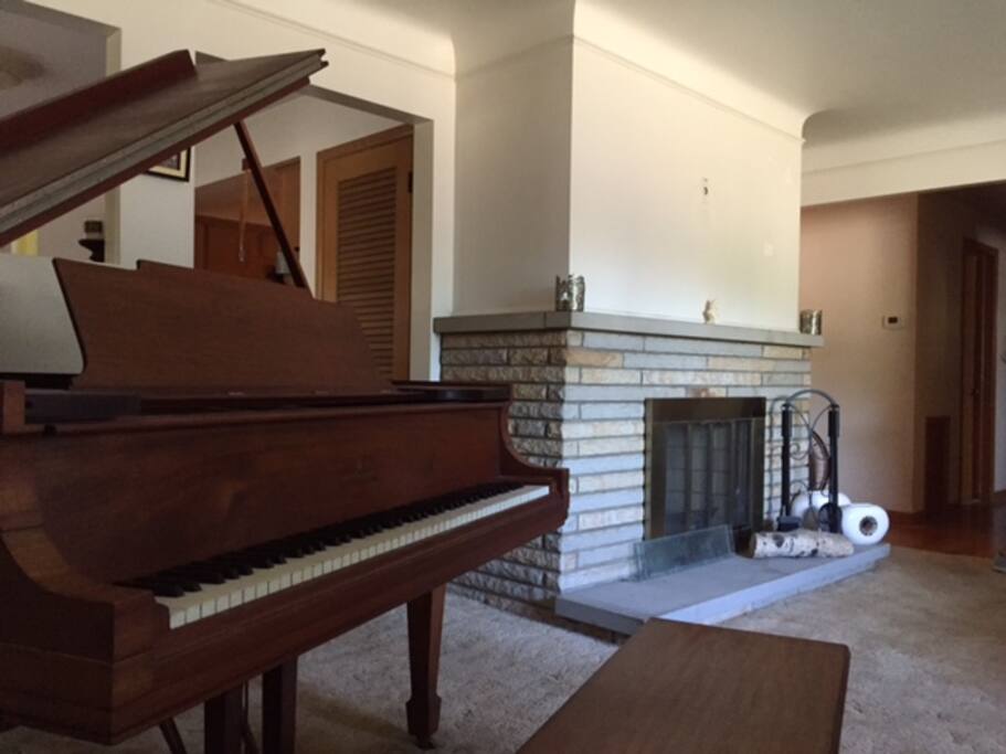 If you want to relax and unwind, your hosts are classical musicians! We take requests but also respect your desire for quietude.