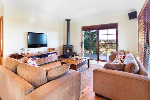 Successful Airbnb property: Stone Creek Cottage Farmstay in Shire Of Mansfield