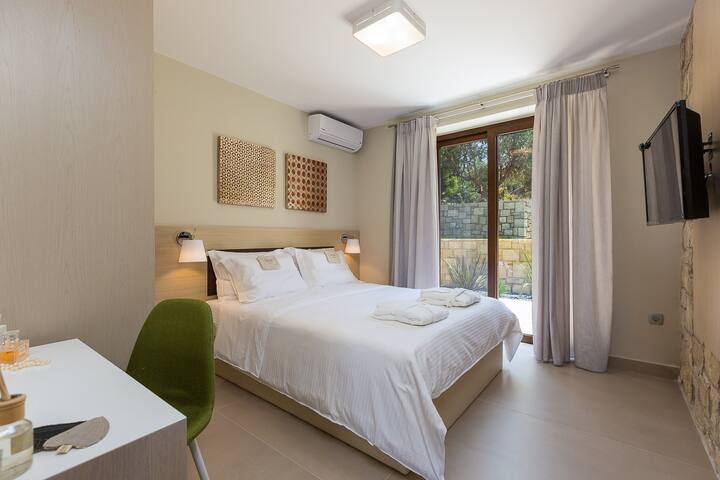 Villa Emilia, pool, seaview, luxury gallery image 4