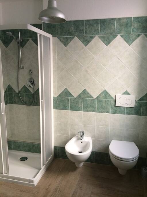 Green room toilet