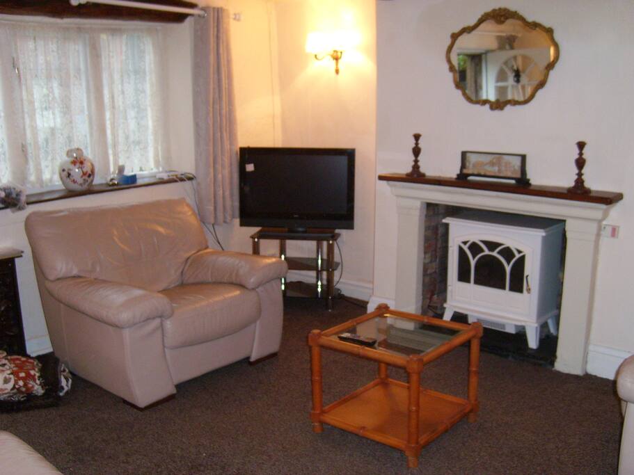 Lounge - picture 1.Free View TV and DVD player.