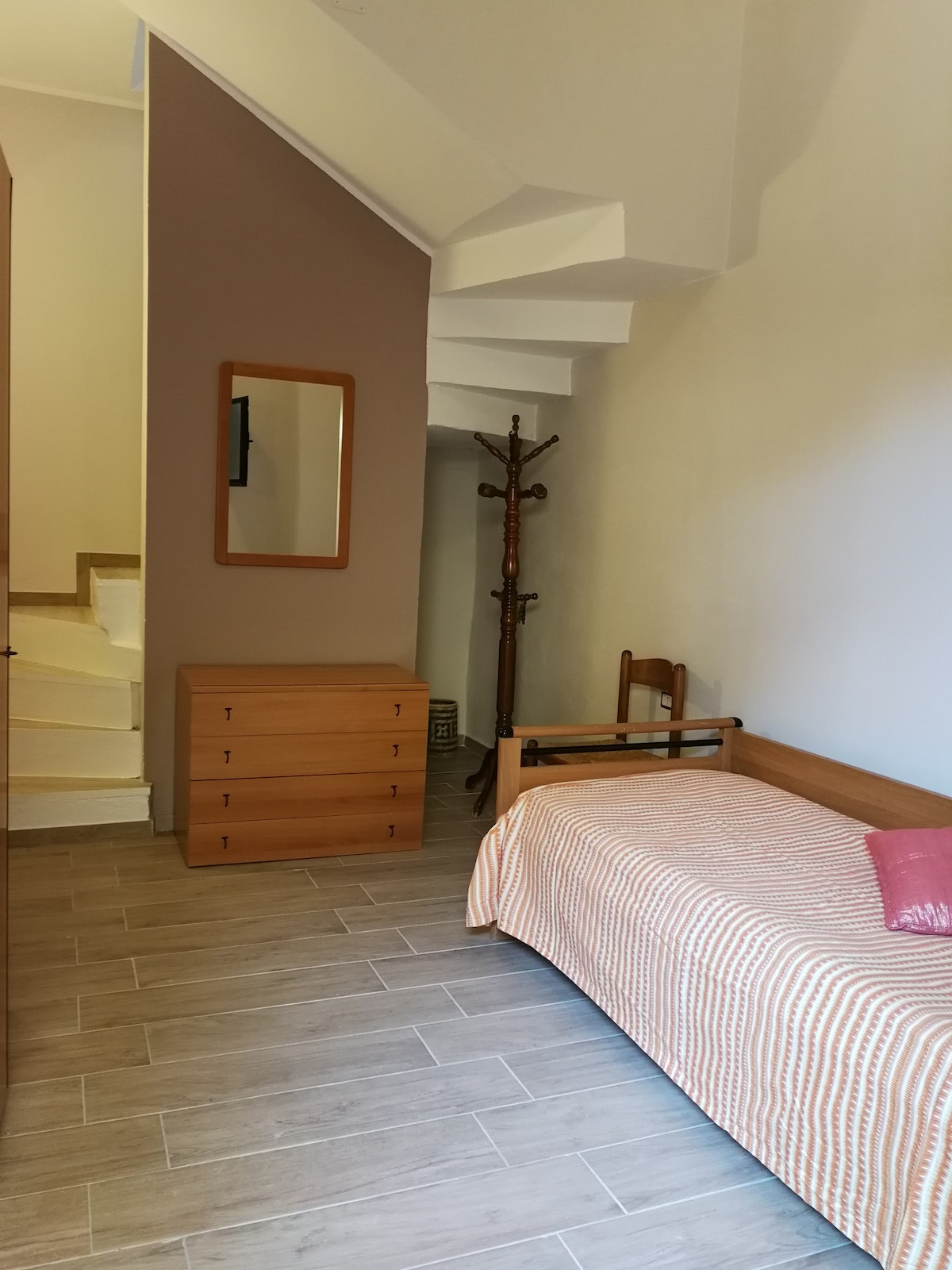 Mlango wa Chumba cha Ghorofa ya Chini 