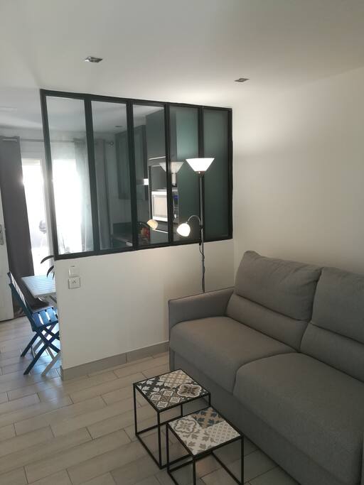 Salon/chambre (canapé convertible 140/190) + climatisation.