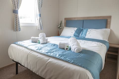 Skinners Farm Holidays Summer Breeze Caravan