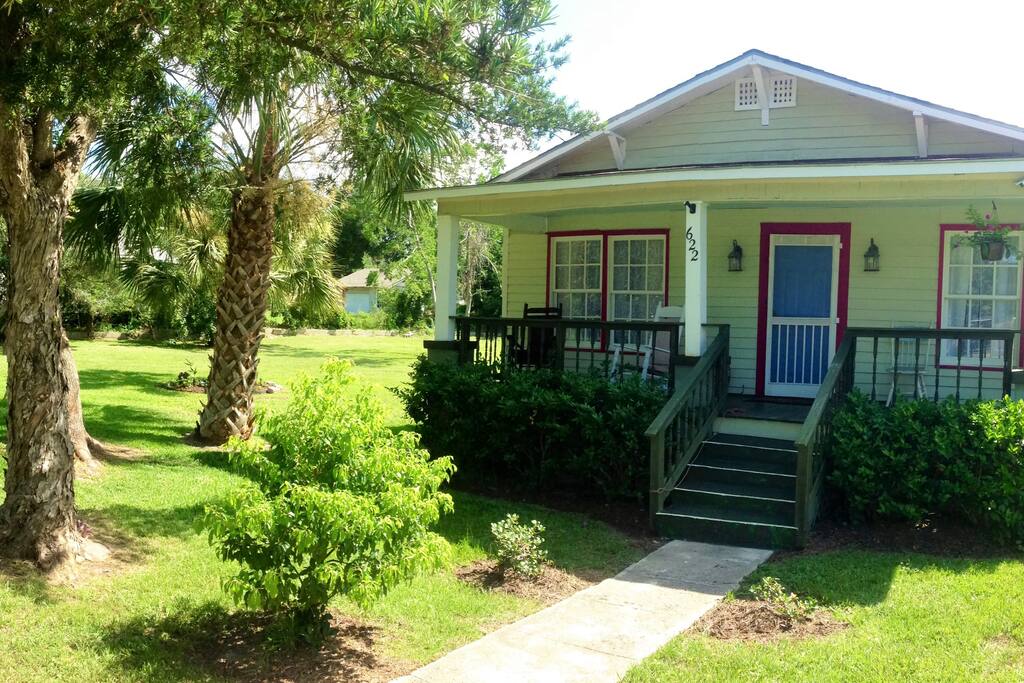 VINTAGE COTTAGE BY THE BEACH Cottages for Rent in Gulfport