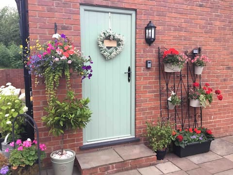 Popular Airbnb listing: The White House Garden Cottage in Amber Valley