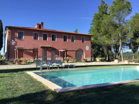 Traditional Tuscan farmhouse with private pool