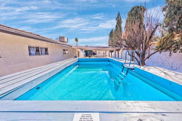 5 stars family 6BR Villa high End BIG Back Yard! gallery image 2