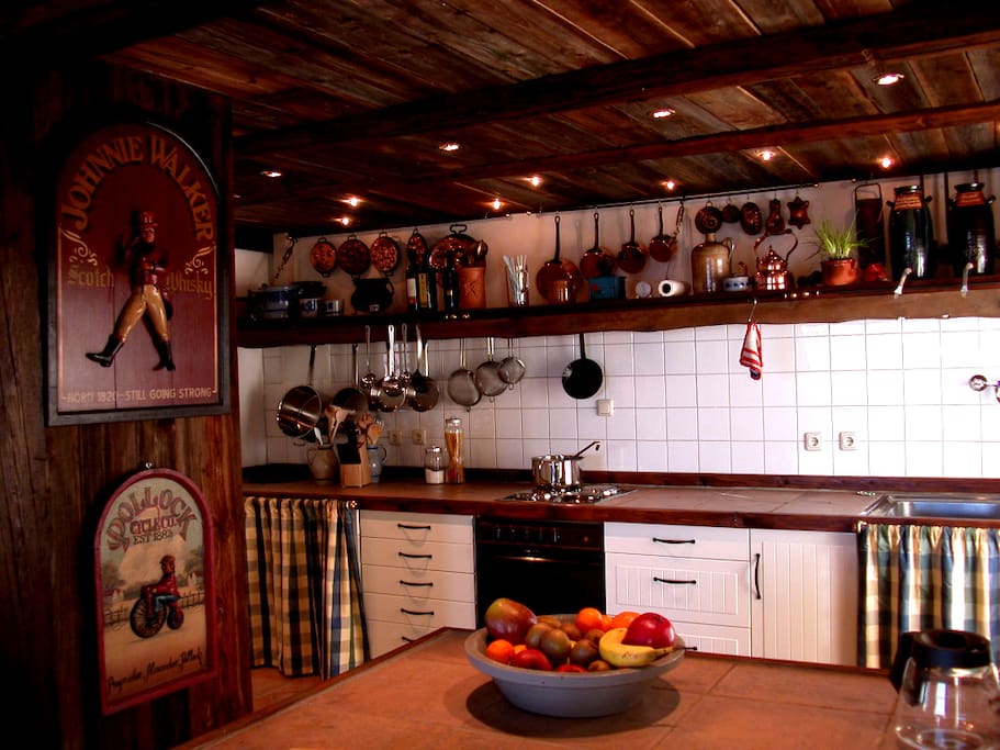 Küche in 2008 - mittlerweile mit 80cm Induktionskochfeld, Gaggenau Backofen und Dunstabzug