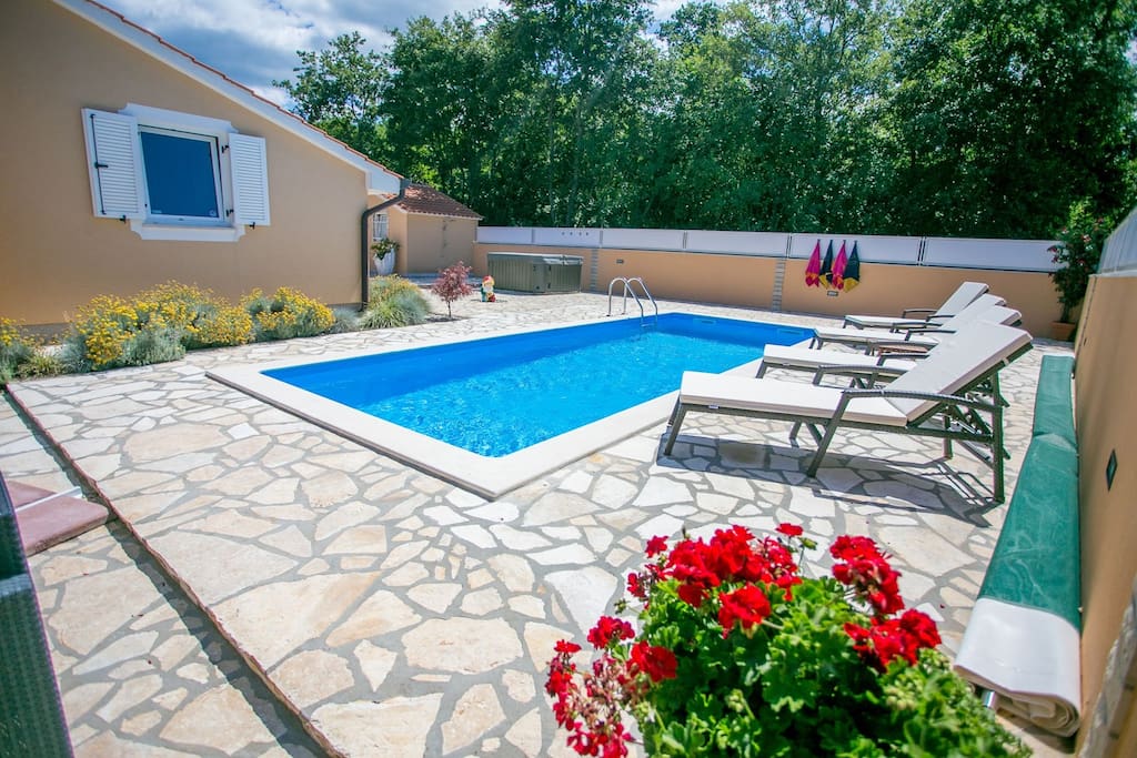 Villa Dylan is very modern and tastefully decorated house with Pool.