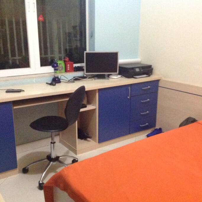 Quarto solteiro com bicama, ar condicionado, tv cabo