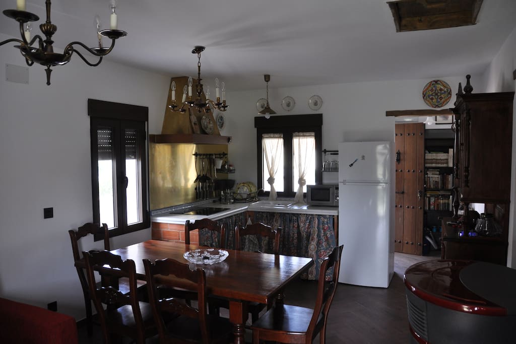 Salón comedor con cocina incorporada