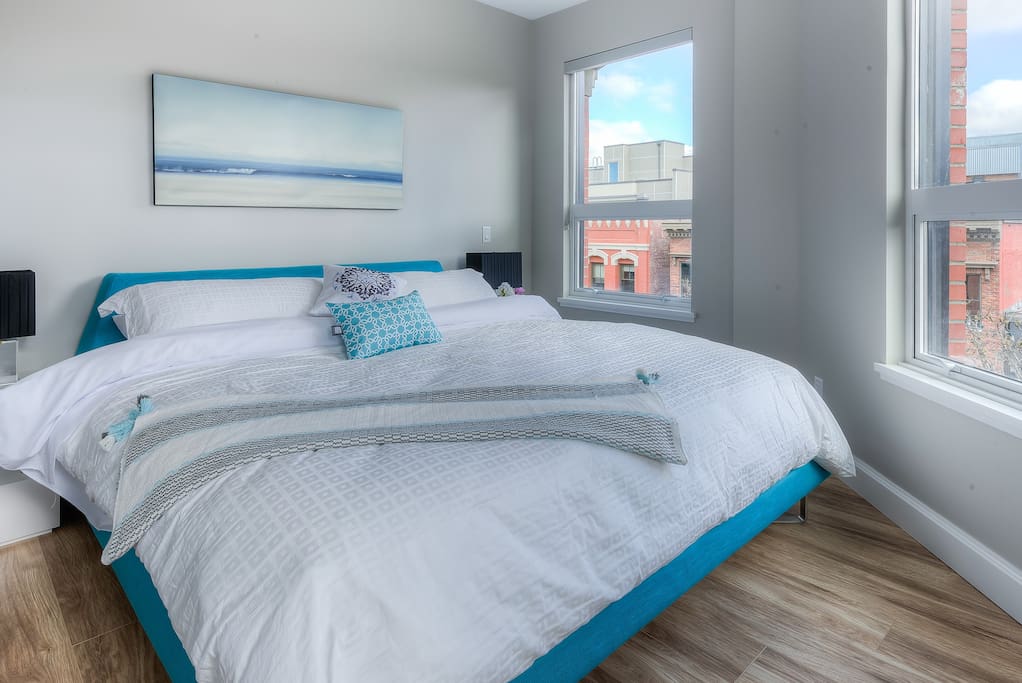 Super comfy King bed with gorgeous city views out of 3 windows, all with blinds.