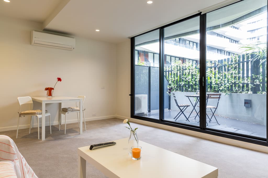Dining through to private courtyard