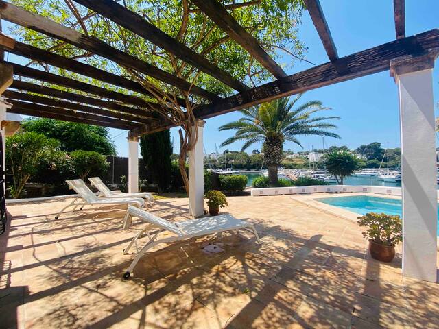 Superb villa, amazing view, ideal location gallery image 4