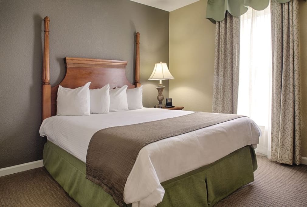 A guest bedroom
