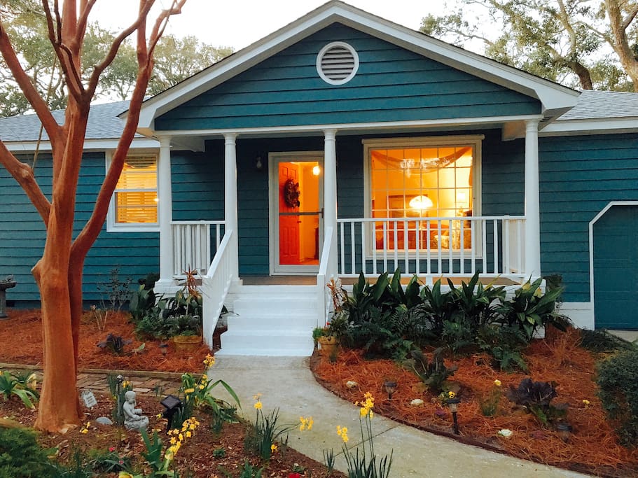 Front entrance. New paint on exterior Feb 2017