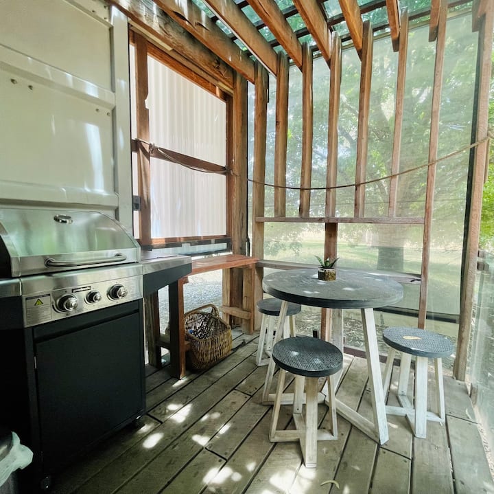 Acorn Nook @ Lazy Ballerina - Rustic Eco Tiny Home - South Australia