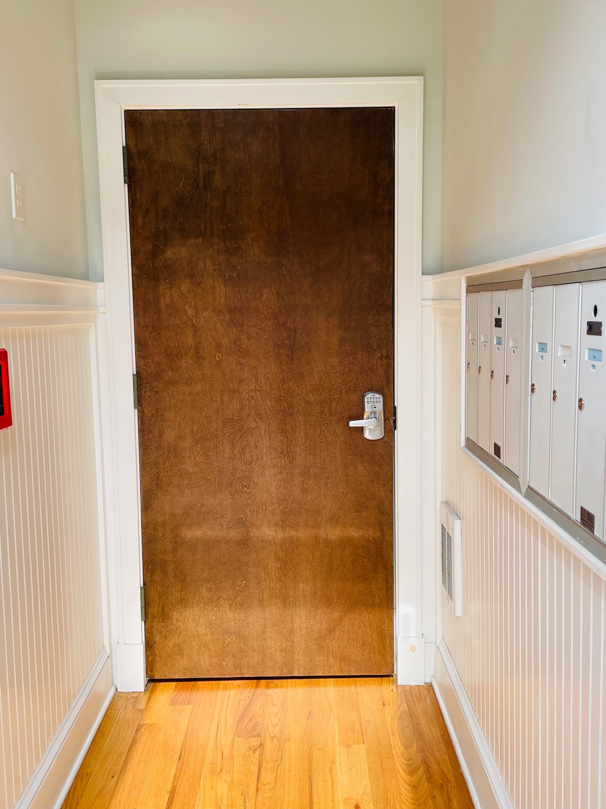 Unit 5, Queen Bed, Wi-Fi, Elevator @ Old City