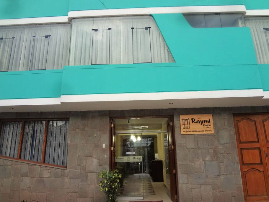 .Raymi Hostal está perfectamente diseñado para que usted pueda pasar momentos gratos con sus familiares, su pareja, amigos, socios o usted solo, ya sea por motivos de turismo, ocio o por trabajo.
Raymi Hostal es un hotel con calor humano, donde todo nuestro personal está comprometido en hacer que sus días en Cusco sean los más lindos, le brindamos la información que necesite o la conseguimos, también podemos arreglar sus excursiones con toda la garantía y seguridad.