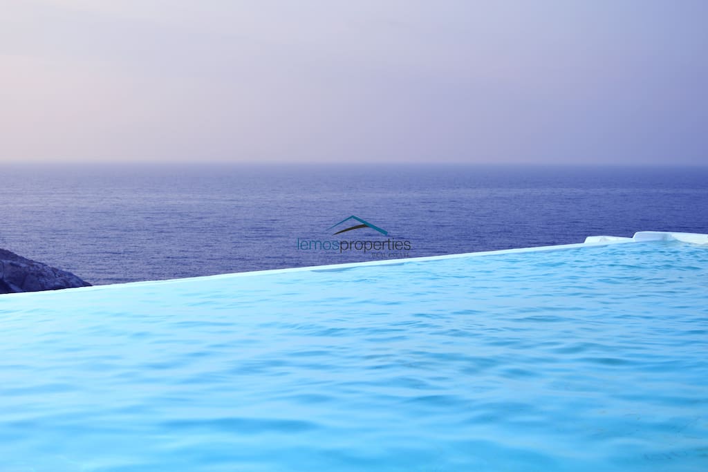 Infinity pool with a great sea view