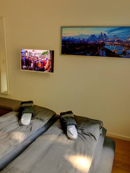 USB Outlet @ bed for charging your electronic devices