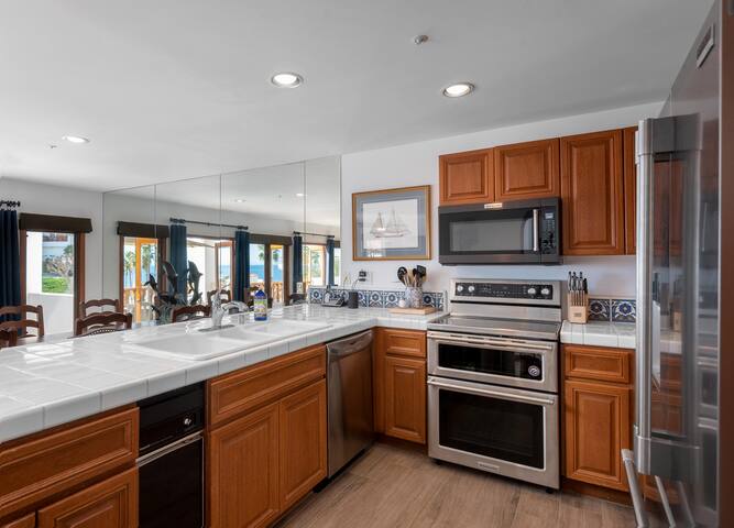 H1338: Spacious townhome villa with golf cart gallery image 5