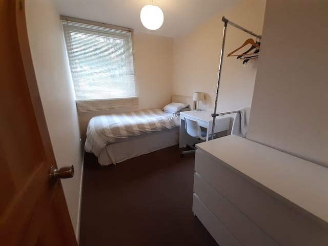 ELONDON LETS managed Airbnb listing 1