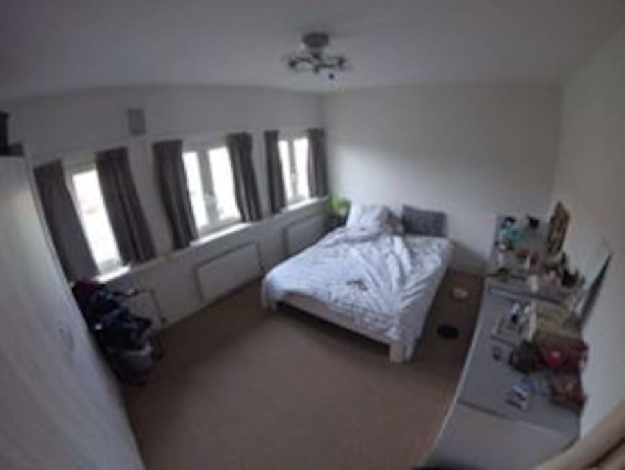 King size bedroom