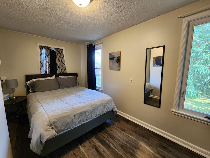 غرفة نوم أكبر خارج المدخل