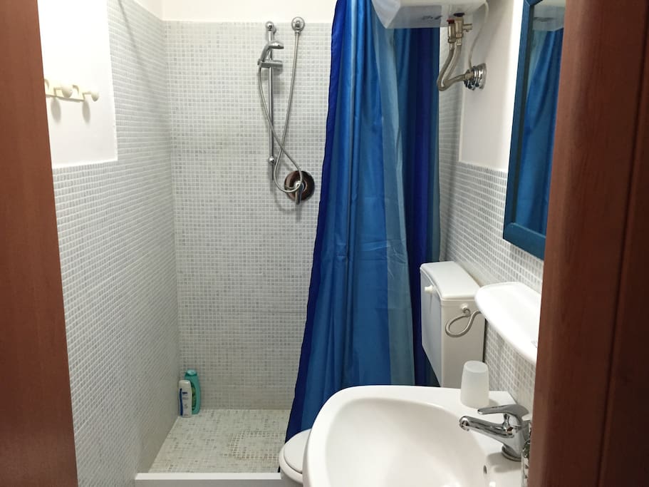 Bagno con doccia