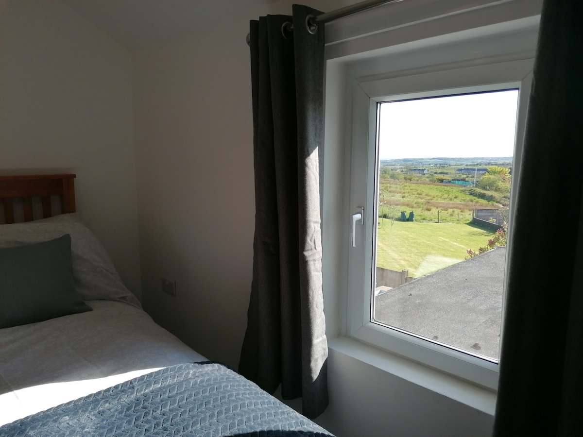 Stražnja spavaća soba s pogledom na Irsko more 