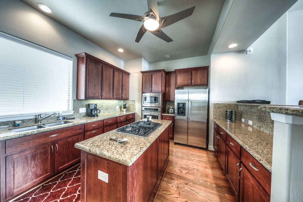 Full Kitchen for preparing meals
