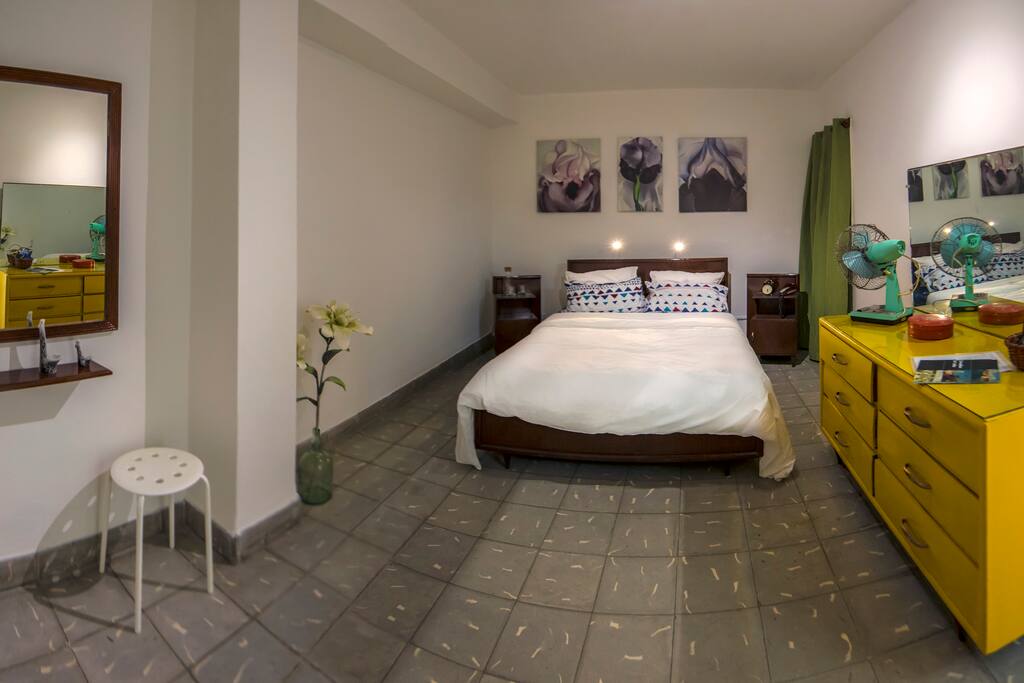 Private Room: Cuban Dancers B & B !!!