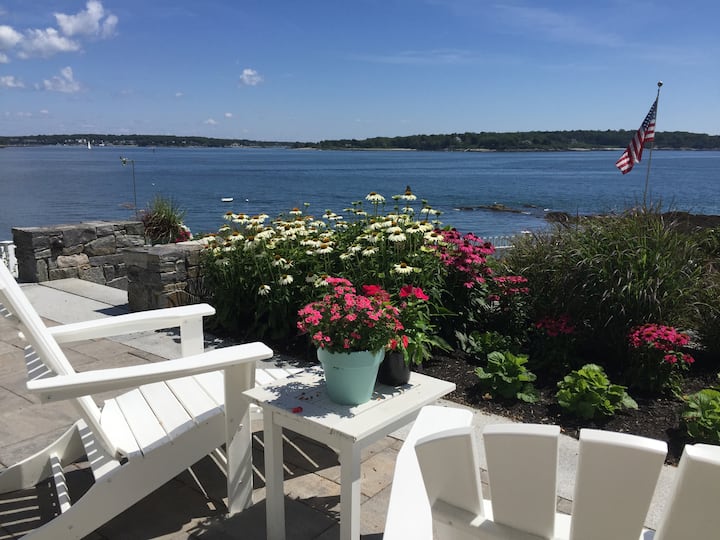 Oceanfront with amazing views and private entrance