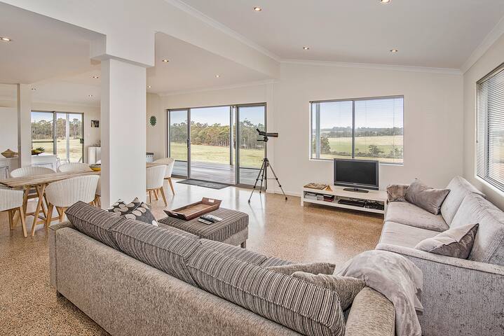 Margaret River Farmhouse – enjoy bushland escape gallery image 2