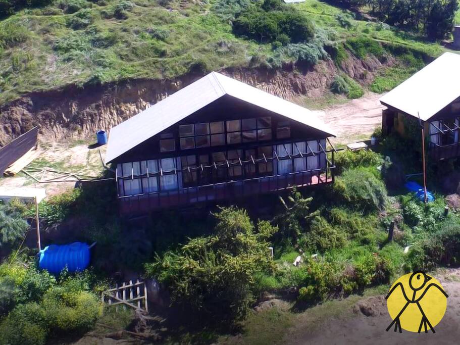 La construcción se divide en 2 cabañas para 4 personas cada una