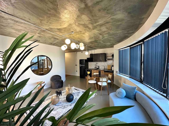 Futuristic Concrete Design in Cihangir