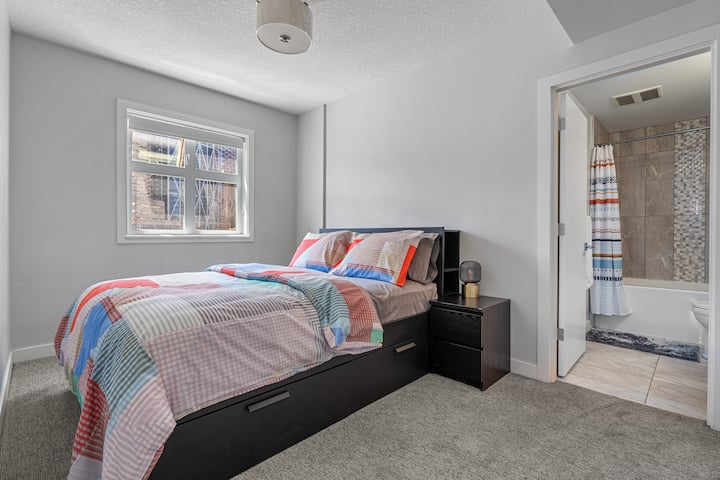 Dormitorio principal con baño privado