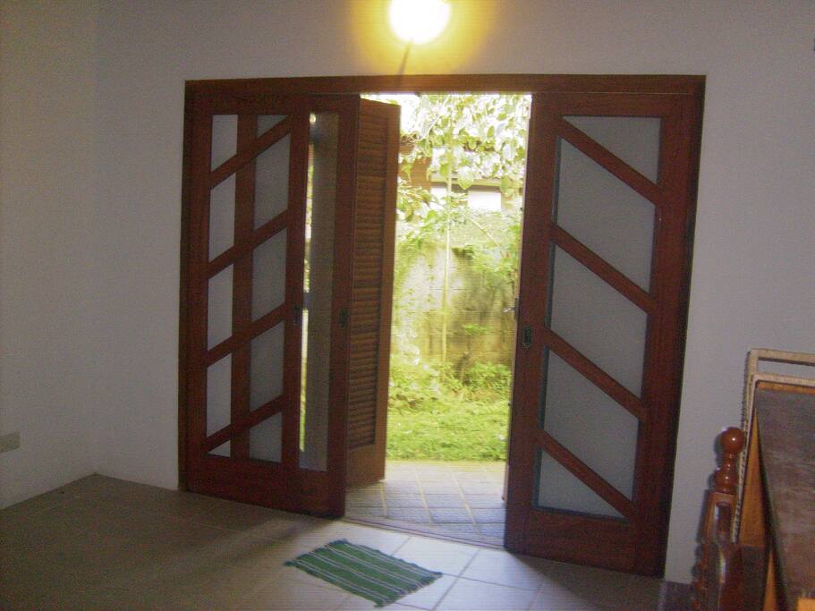 Todos os quartos com porta balcão.