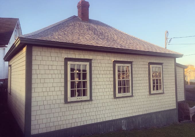 Mockbeggar Cottage- Oceanside Home