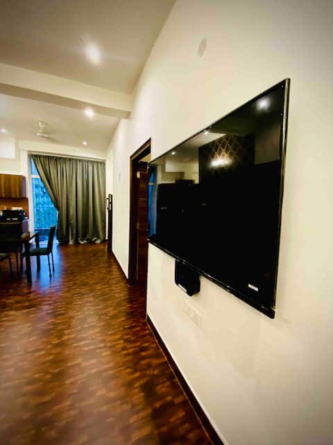 DLF Lavish 5* 2BHK Apartment (NearHaveli LPU)