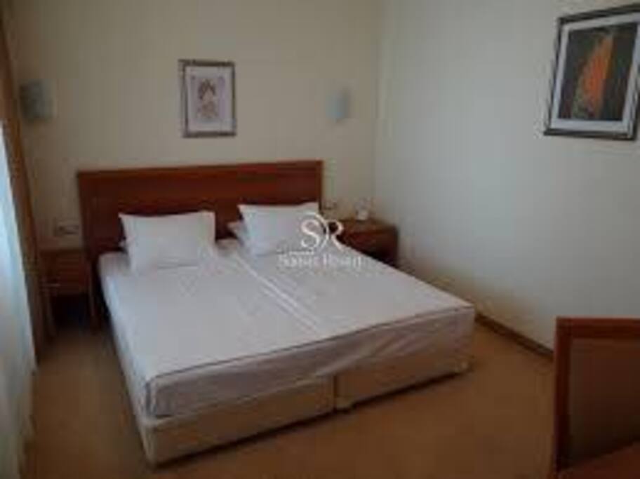 Bedroom with queen size bed