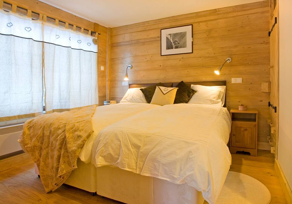 Superking bedroom ensuite shower/wc