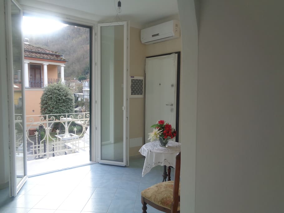 soggiorno e balcone