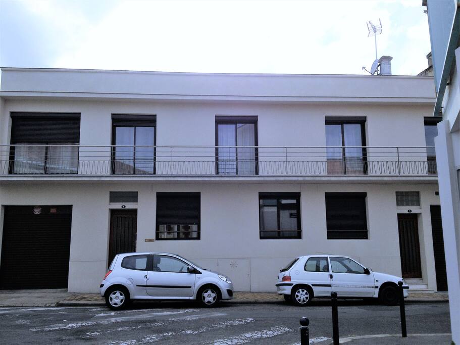 Façade de notre maison, votre entrée au n°3